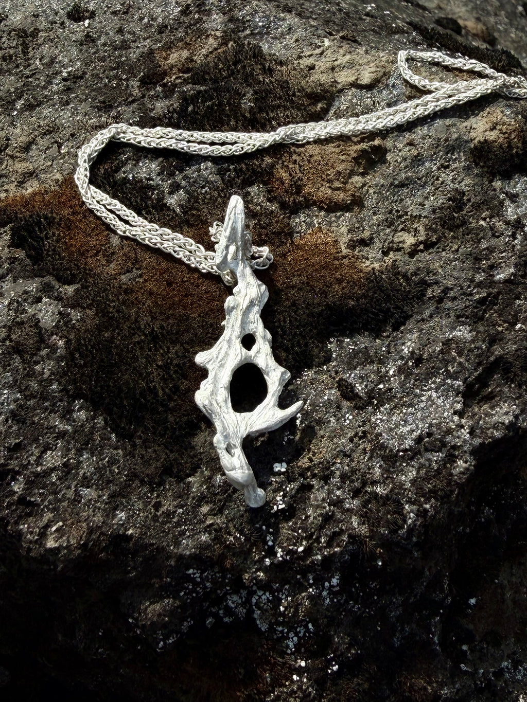 Burlbone necklace [CG006]